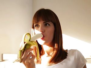 Tall And Tempting Girlfriend Prefers Cock For Breakfast